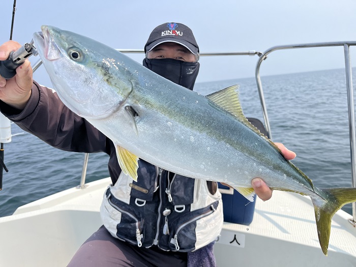 外道で釣れた70㎝級のワラサ。